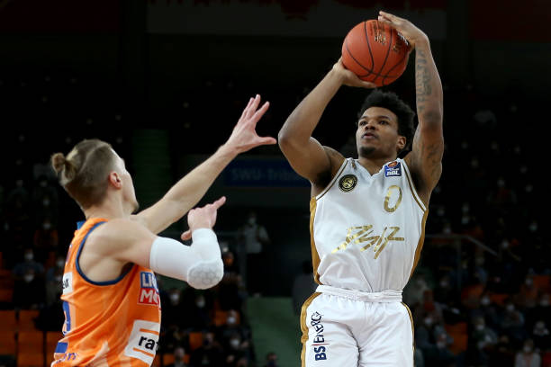 暴露出内线 暴露出内线